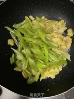Make Pepper fried eggs step 5