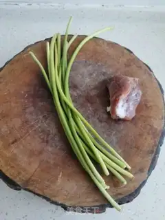 Make Garlic fried meat step 0