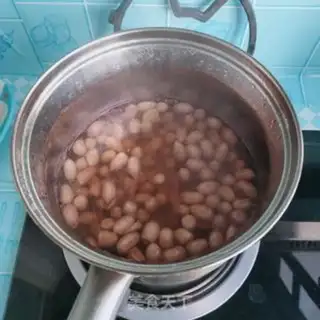 Make Celery with peanuts step 0