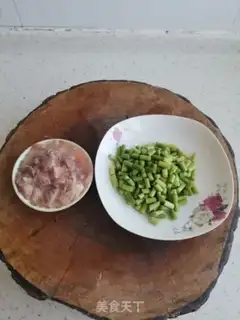 Make Garlic fried meat step 1