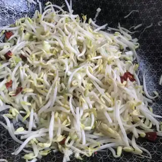 Make walnut oil and bean sprouts step 5