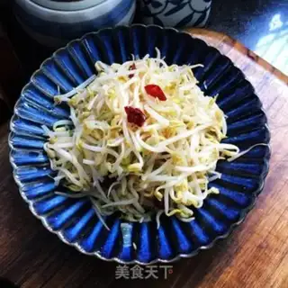 Make walnut oil and bean sprouts step 6