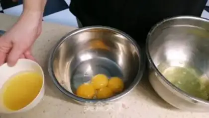 Make Chocolate-leaved fruit cake rolls step 0