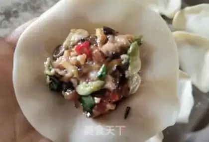 Make Spicy spicy wood, pork dumplings step 1