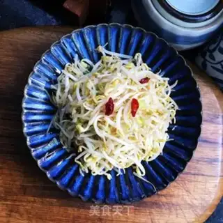 Make walnut oil and bean sprouts step 7