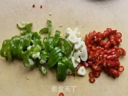 Make Scrambled eggs step 1