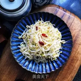 Make walnut oil and bean sprouts step 8