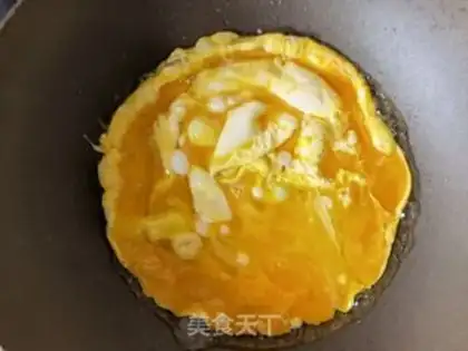 Make Scrambled eggs step 2