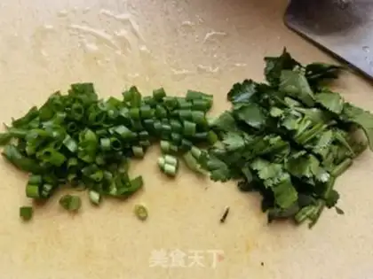 Make Spicy spicy wood, pork dumplings step 3
