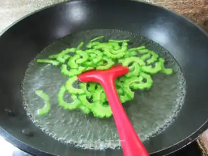 Make Suffering onions step 4