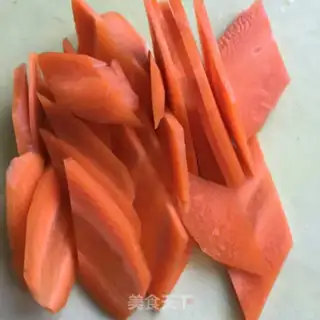 Make Cucumber carrot fried eggs step 1