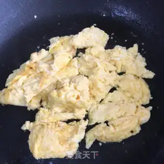 Make Cucumber carrot fried eggs step 4