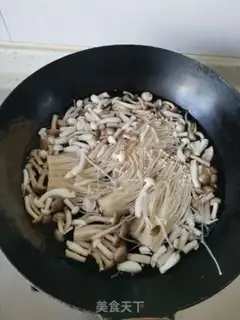 Make Three fungus mushroom soup step 2