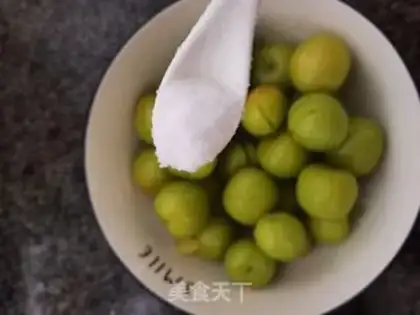 Make Plum acid pickling methods step 2