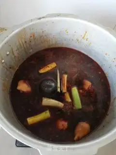Make Hot pig hoof step 8