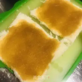 Make Apple sauce banana rolls step 3