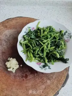 Make Garlic spinach step 1