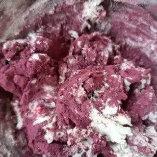 Make Colored garlic moss meat bun step 6