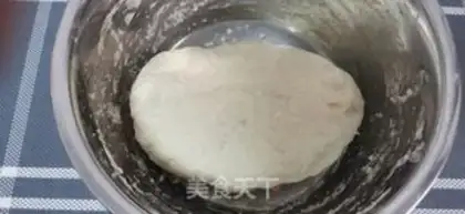 Make Open an egg-cracker with hot noodles step 0
