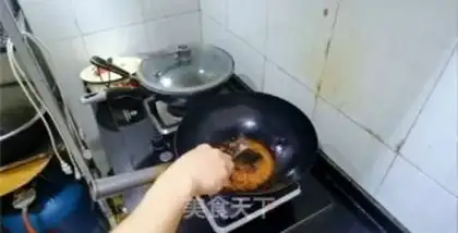 Make Red oil, fat intestines step 1
