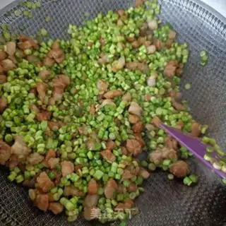 Make Colored garlic moss meat bun step 14
