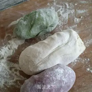 Make Colored garlic moss meat bun step 16