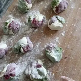 Make Colored garlic moss meat bun step 18