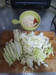 Make Round cabbage and shrimp step 1