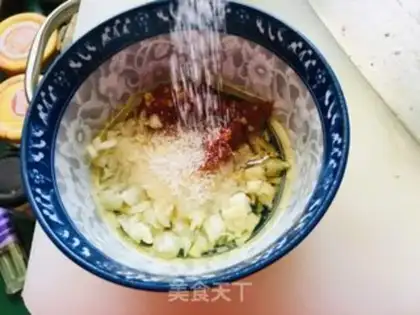 Make Garlic chili spa, gilding needle mushrooms step 2