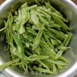 Make Scrawny sauce, soybeans step 1