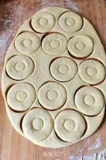 Make Fried doughnuts step 1