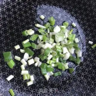 Make Garlic spicy sauce step 2