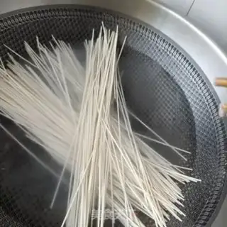 Make Garlic pasta step 4
