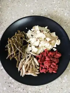 Make The chicken soup is made from the quartz step 1