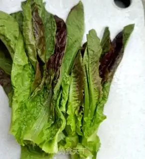 Make Eggs and tomatoes with green leaves step 1