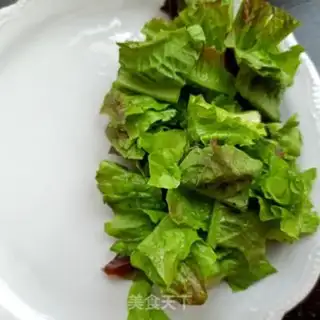 Make Eggs and tomatoes with green leaves step 2