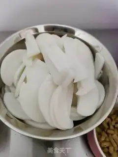 Make The sour bean is boiled step 0