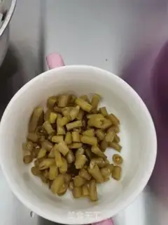 Make The sour bean is boiled step 1