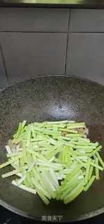Make The meat and the garlic step 4