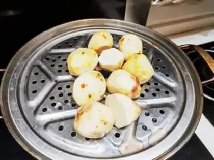Make Onion rice tacos step 1