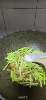 Make The meat and the garlic step 5