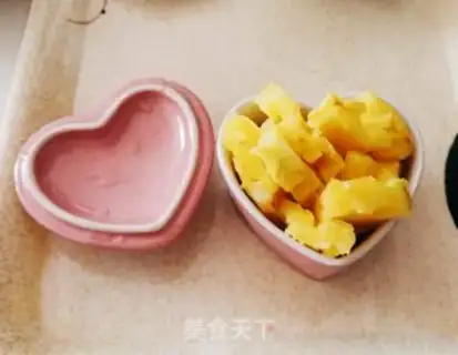 Make Yogurt pineapple step 3