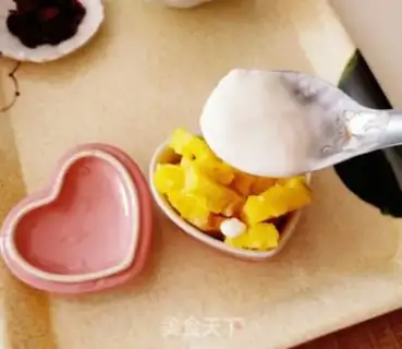 Make Yogurt pineapple step 4