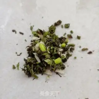 Make Eggs and tomatoes with green leaves step 9