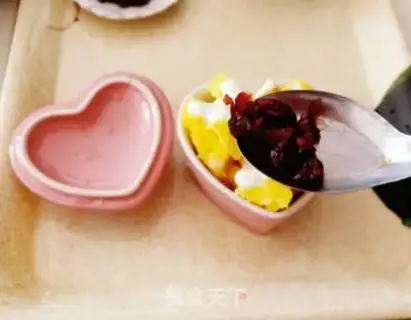 Make Yogurt pineapple step 6