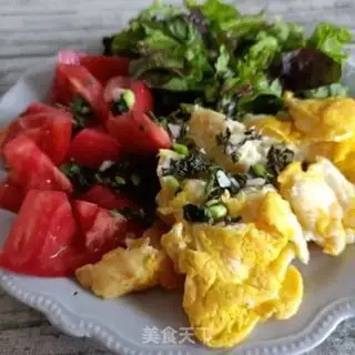 Make Eggs and tomatoes with green leaves step 11