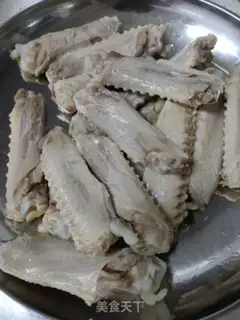Make Red duck on the wing step 0
