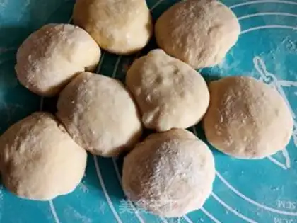 Make A little bread from honey step 2