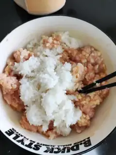 Make The rice lion head step 4