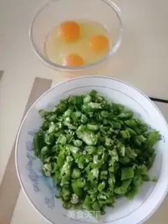 Make Chili fried eggs step 0